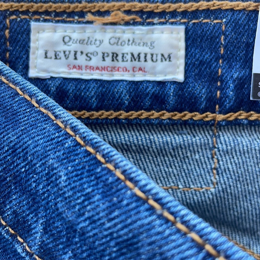 🆕 Levi’s Ribcage High Rise Distressed Denim Short - Picture 10 of 15